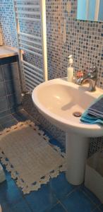 a bathroom with a sink and a mirror at L'ANGOLINO, Casale vita nova in Manciano