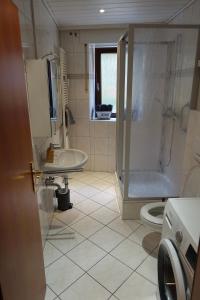 a bathroom with a shower and a sink and a toilet at Ferienwohnung Stiegel in Ingelheim am Rhein