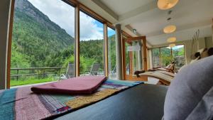 Nespecifikovaný výhled na hory nebo výhled na hory při pohledu z hotelu