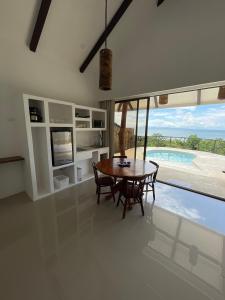 Kuchyň nebo kuchyňský kout v ubytování Akua Suites Ocean View