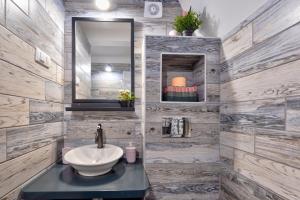 a bathroom with a sink and a mirror at Brvnare Lovor in Krajevi