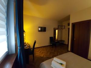 A bed or beds in a room at I Tre marchi Rooms / Camera Mare