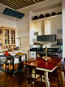 a kitchen with a wooden table and a dining room at Bauhaus Saint-Pierre in Gaillac