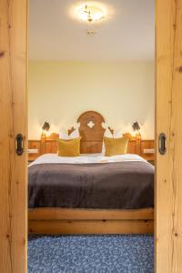 Letto o letti in una camera di Naturhotel Hüttenwirt im Grossarltal