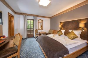 Letto o letti in una camera di Naturhotel Hüttenwirt im Grossarltal