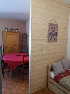 Appartement Cosy 4 à 6 places - cœur de station - vue Montagneにあるシーティングエリア