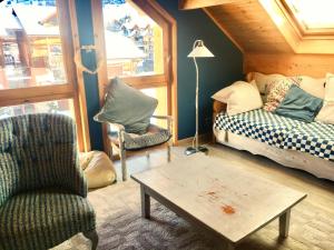 a living room with a couch and a coffee table at Chalet Rivière, 5 en-suite. in La Salle Les Alpes