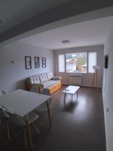a living room with a couch and a table at Departamento en el centro de Bariloche Dx in San Carlos de Bariloche