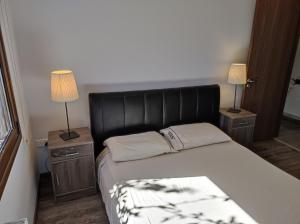 Postel nebo postele na pokoji v ubytování Roses Villa + 32 fotografií