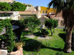 A garden outside L'Antico Borgo