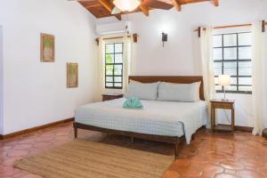 Postel nebo postele na pokoji v ubytování Sea Foam Villa + 37 fotografií