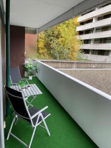 Un balcon sau o terasă la Ferienwohnung Linda incl Pool, Sauna & Tiefgarage