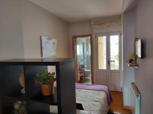A bed or beds in a room at Ultreia