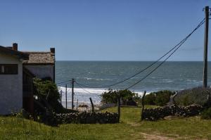 una casa con vistas al océano en La Posada, en Punta del Diablo