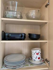 Nice entire 2 Bedroom Apt in City Centre, free parking, Wifi, Netflix