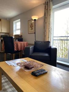 Nice entire 2 Bedroom Apt in City Centre, free parking, Wifi, Netflix