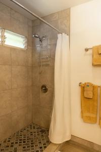 Kylpyhuone majoituspaikassa Puu Koa Palms vacation rental