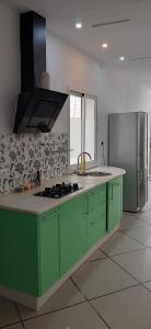 Virtuvė arba virtuvėlė apgyvendinimo įstaigoje FUFA Haute standing appartment S2 center Monastir