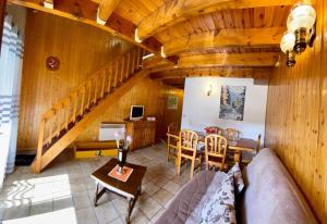 a living room with a couch and a table at Charmant T3 "les Cerdans" in Porté-Puymorens