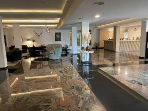 a lobby with a living room and a dining room at Apartman DreamHome in Vrnjačka Banja