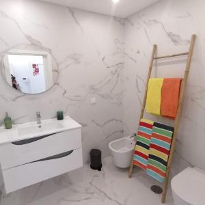 Koupelna v ubytování RIBEIRA D'ILHAS CENTRAL HOME