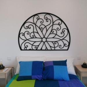 Ένα ή περισσότερα κρεβάτια σε δωμάτιο στο RIBEIRA D'ILHAS CENTRAL HOME