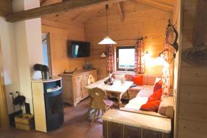 Μια τηλεόραση ή/και κέντρο ψυχαγωγίας στο Romantisches Berg-Chalet