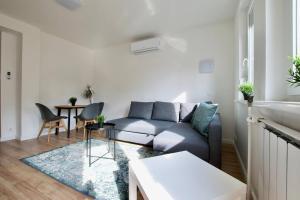 Posezení v ubytování Standard Apartment by Hi5 - Dessewffy 37 suites