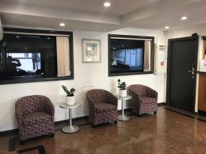 a waiting room with two chairs and a table at Edgecliff Lodge Motel in Sydney