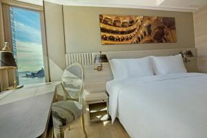 Giường trong phòng chung tại Hotel Alexandra