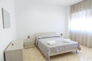 Posteľ alebo postele v izbe v ubytovaní Balcone Giglio (by Vacation Service)