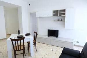 Televízia a/alebo spoločenská miestnosť v ubytovaní Balcone Giglio (by Vacation Service)