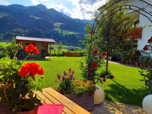 En hage utenfor Haus Sonja - inklusive Eintritt in die Alpentherme Gastein
