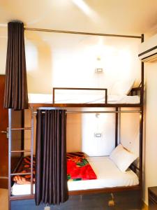 a couple of bunk beds in a room at Green Hills Cottage Rishikesh in Rishīkesh