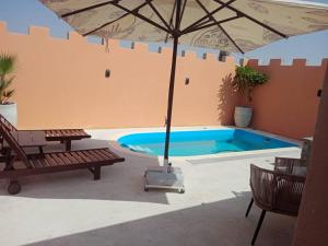 Bazén v ubytování Desert Inn Resort and Camp nebo v jeho okolí