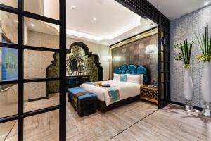 Un pat sau paturi într-o cameră la Norway Forest Motel - Wen Chuang Branch