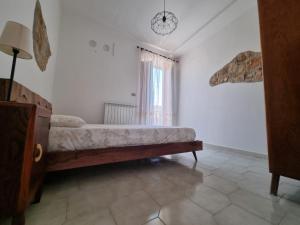 a bedroom with a bed and a window at Casa vacanze Da Mammanonna in Taurasi