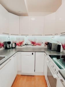 A kitchen or kitchenette at Apartment with 2bedrooms near the train and buss station