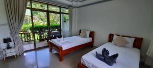 Postel nebo postele na pokoji v ubytování TropiCoco Beach Resort Koh Phangan