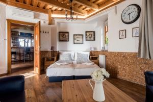 Posteľ alebo postele v izbe v ubytovaní Private Villa with indoor pool
