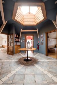 Posteľ alebo postele v izbe v ubytovaní Private Villa with indoor pool