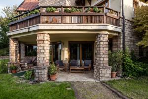 Vonkajšia záhrada v ubytovaní Private Villa with indoor pool