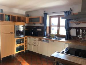 Kuchyň nebo kuchyňský kout v ubytování Ferienwohnung Sonnenläng + 10 fotografií