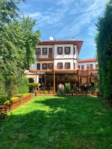 a large house with a yard with green grass at Huma Hatun Konakları Hotel in Safranbolu