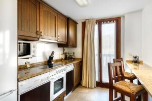 Kuchyň nebo kuchyňský kout v ubytování Apartamento Saliecho 3
