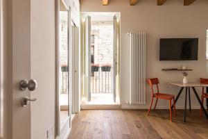 a room with a table and a chair and a window at Casa Badia in Conversano