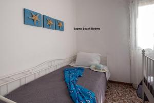 Cama o camas de una habitación en Sagma Beach Rooms