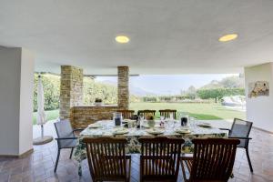 a dining room with a table and chairs at Villa Caterina in Salò