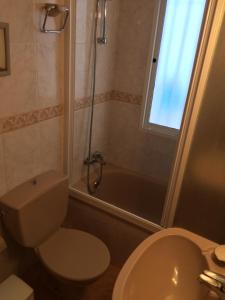 Un baño de ROBLES 43