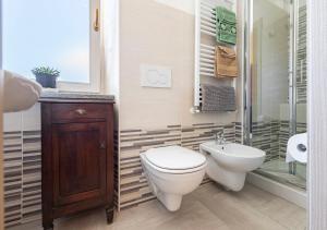Koupelna v ubytování Casa di nonna Ines 1 - Hideaway in Monferrato con Vista sulle Colline, Solarium e Piscina